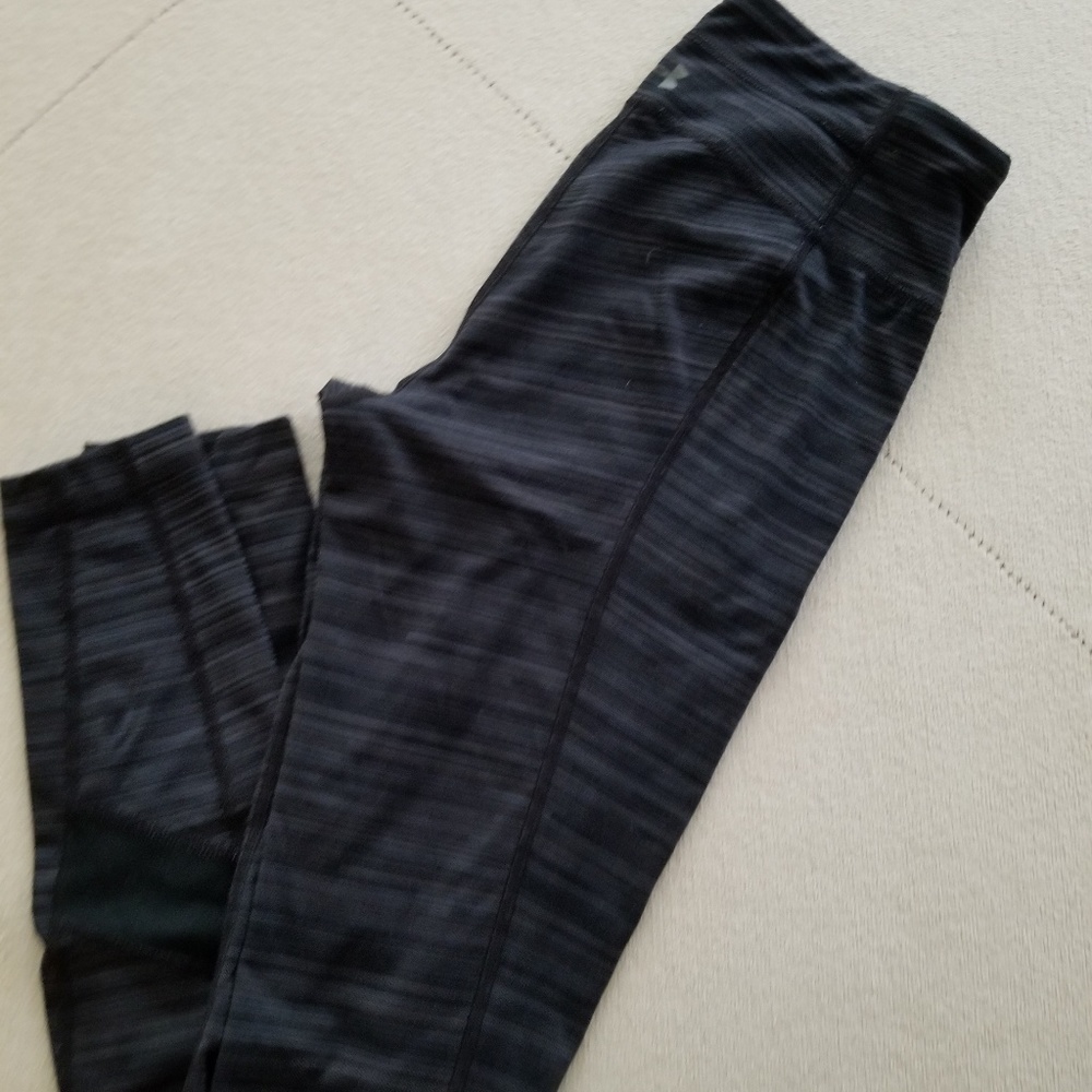 Black and grey striped leggings